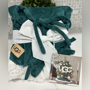 - Ugg NWT bliss mini tree skirt